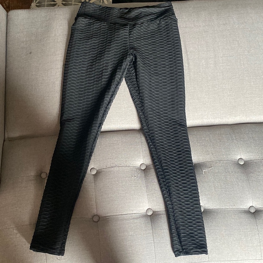 Black scrunched leggings